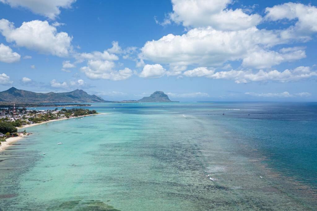 Beach And Mountain - Tamarin Exteriér fotografie